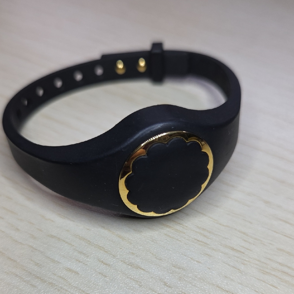 Kate Spade Black and Gold Wearables Smartwatch